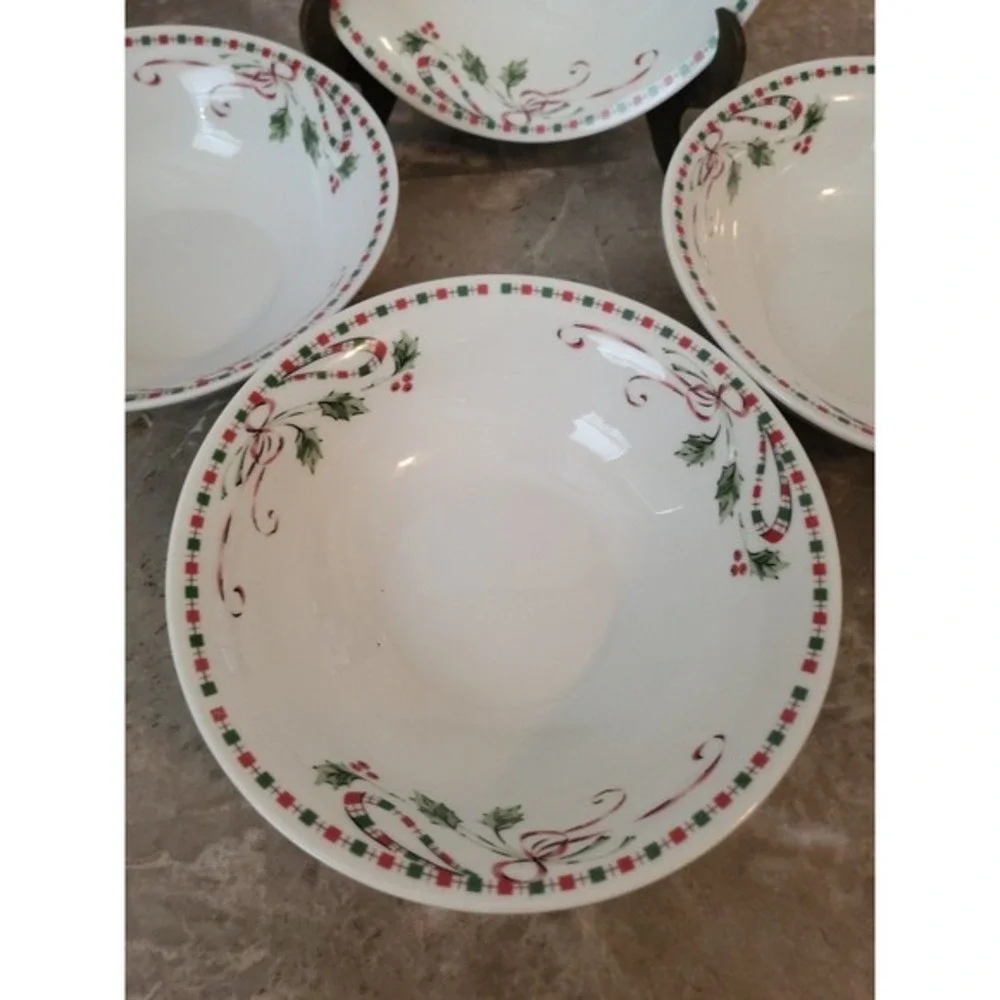SET OF 4 GIBSON FESTIVE TRADITIONS‎ CHRISTMAS SALAD CEREAL SOUP BOWLS 6 1/4